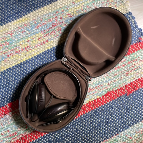 Sennheiser Momentum headphones - Picture 8 of 9